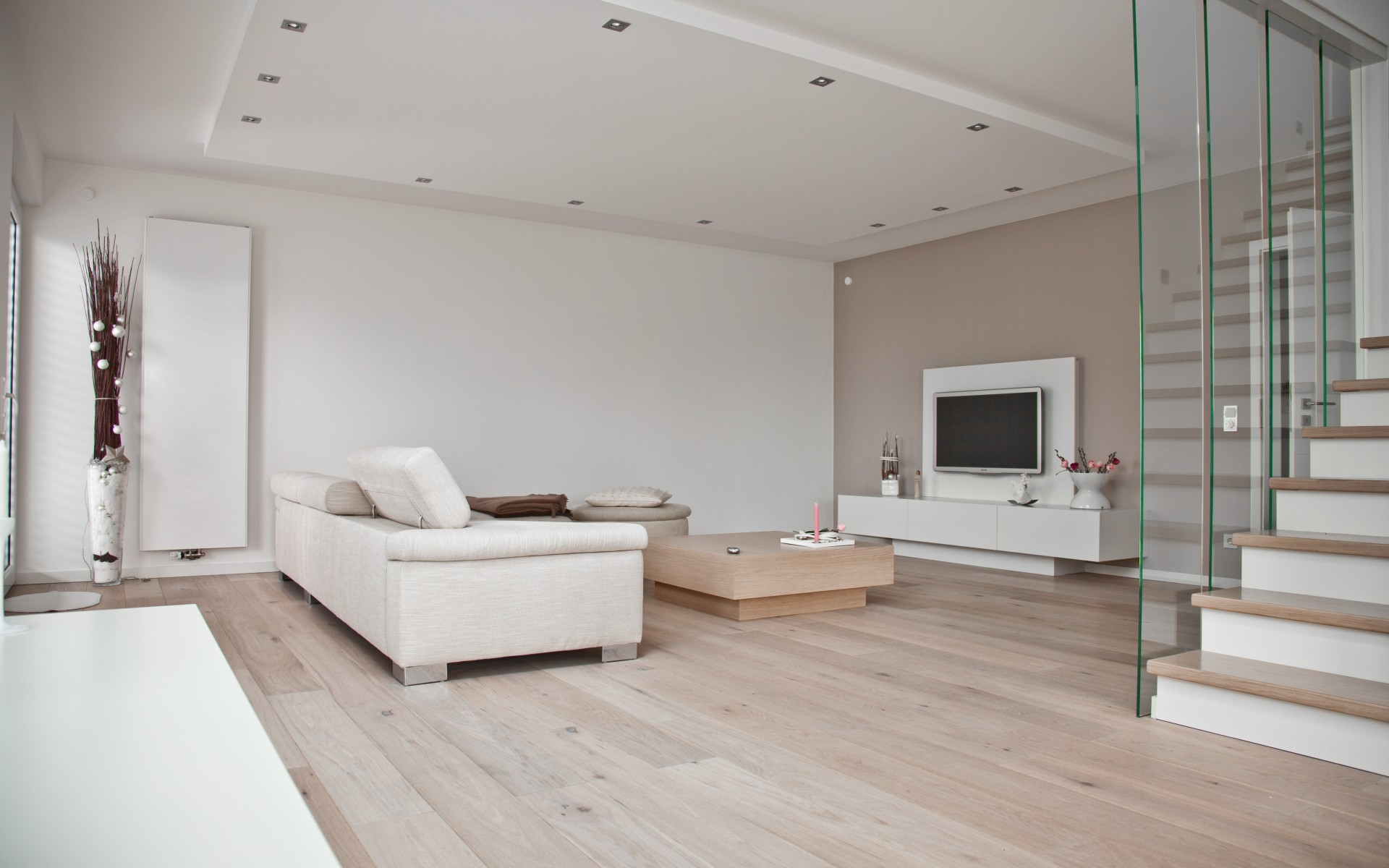 Der Blick in das gesamte Wohnzimmer