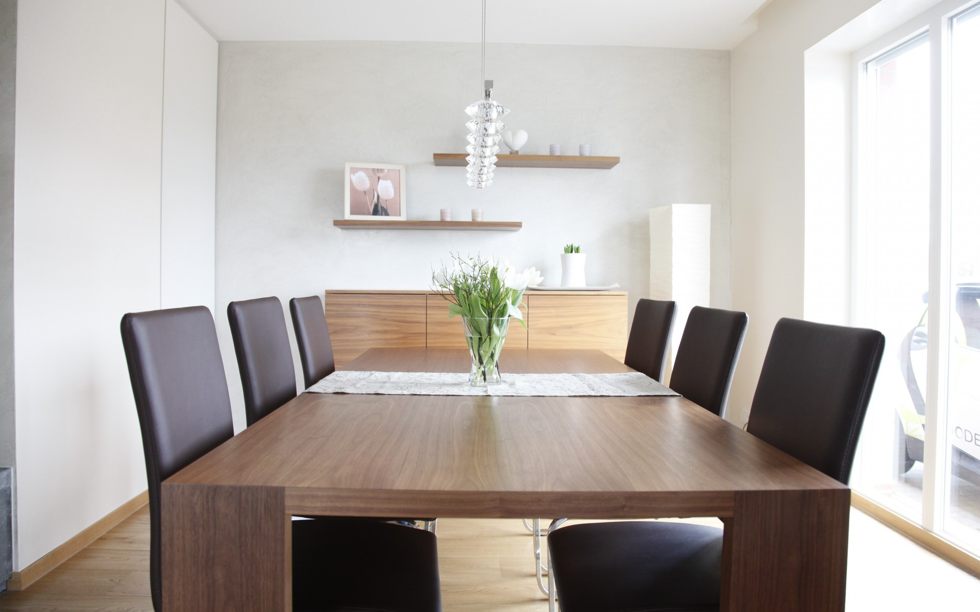An diesem Tisch wird gegessen, gespielt, gelacht und gelebt.