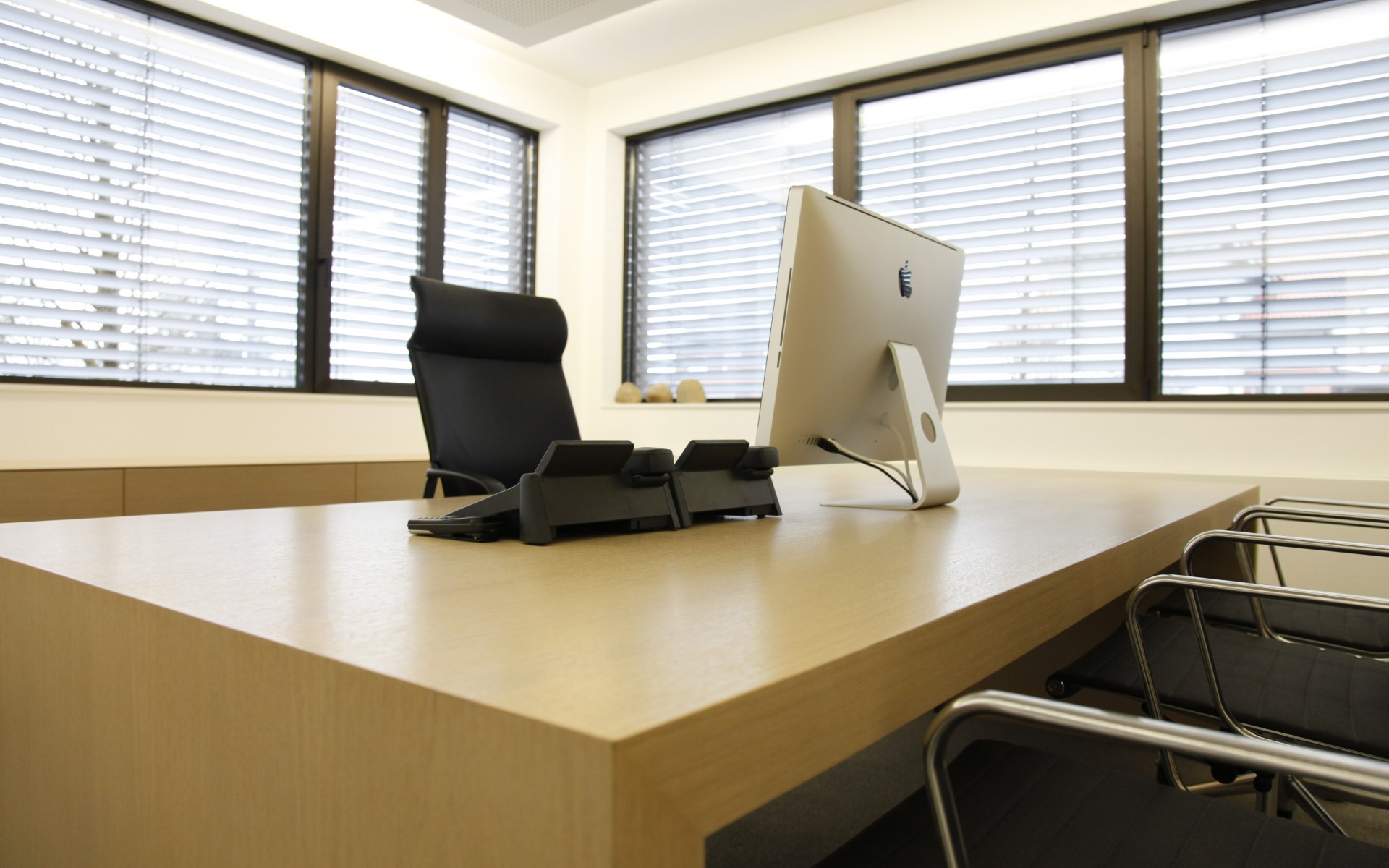 Dieser Arbeitsplatz bietet viel Platz